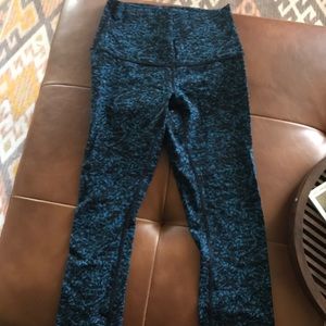 Lululemon crop Wunder Under size 6